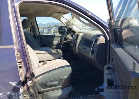 2017 Ram 1500 Express 4X4 6'4 Box из США, поврежденный, VIN 1C6RR7FT8HS642433